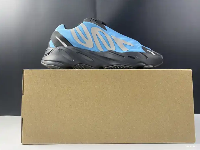 'Bright Boost GZ3079 MNVN Yeezy Cyan' 700 ADIDAS 0428